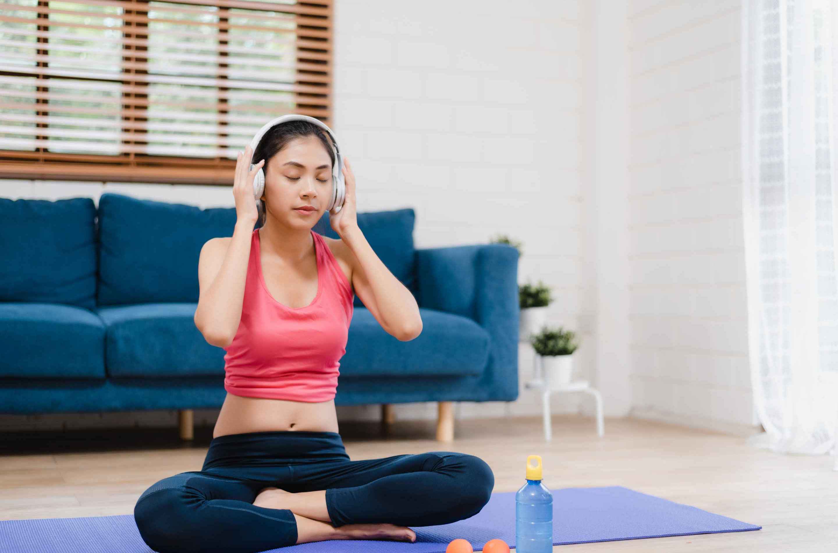 girl-meditating