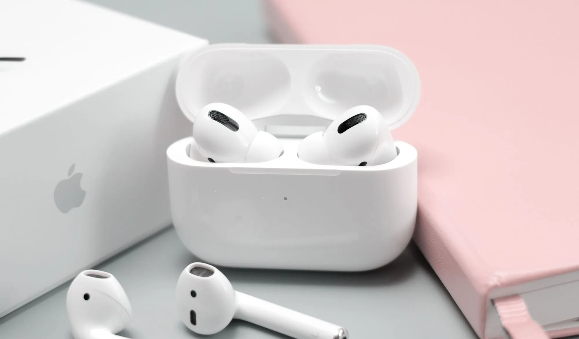 The 8 Best Wireless Earbuds – They’ll Make Music Your Escape This Year